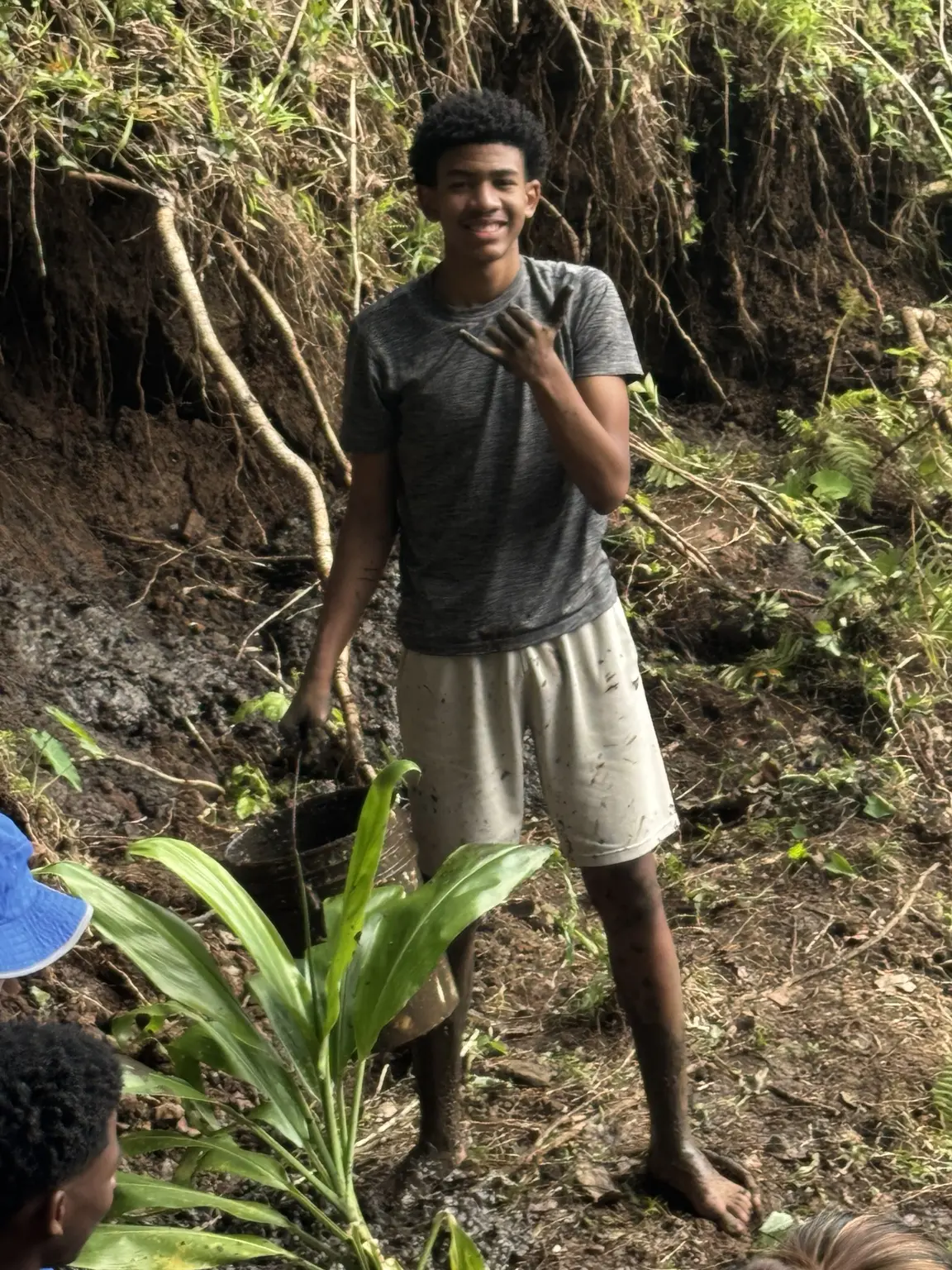 Moanalua student-athlete helping during a community service project