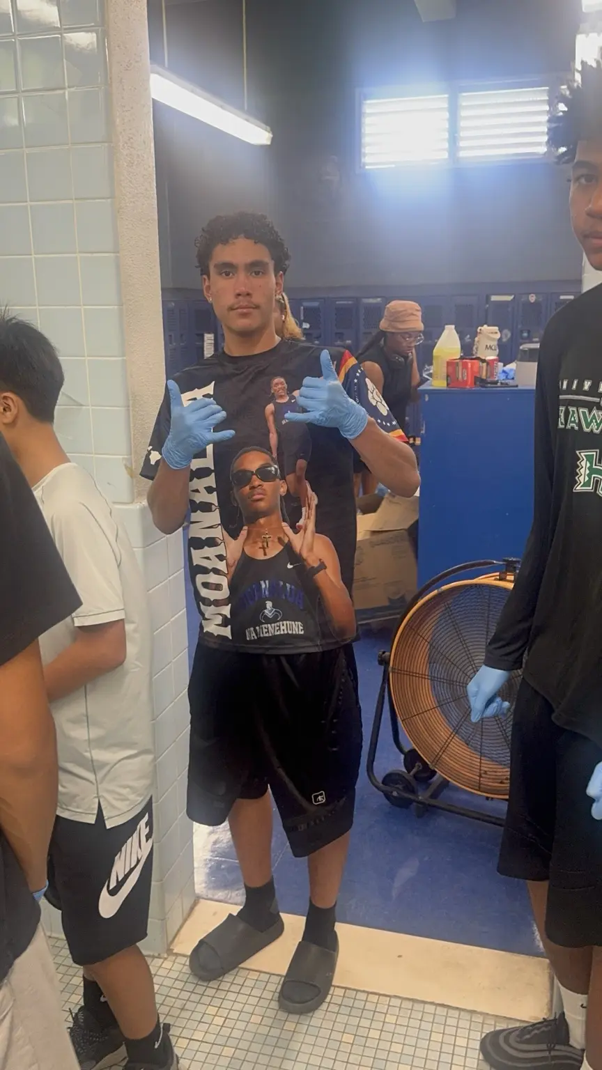 Moanalua basketball players taking part in a cleanup project