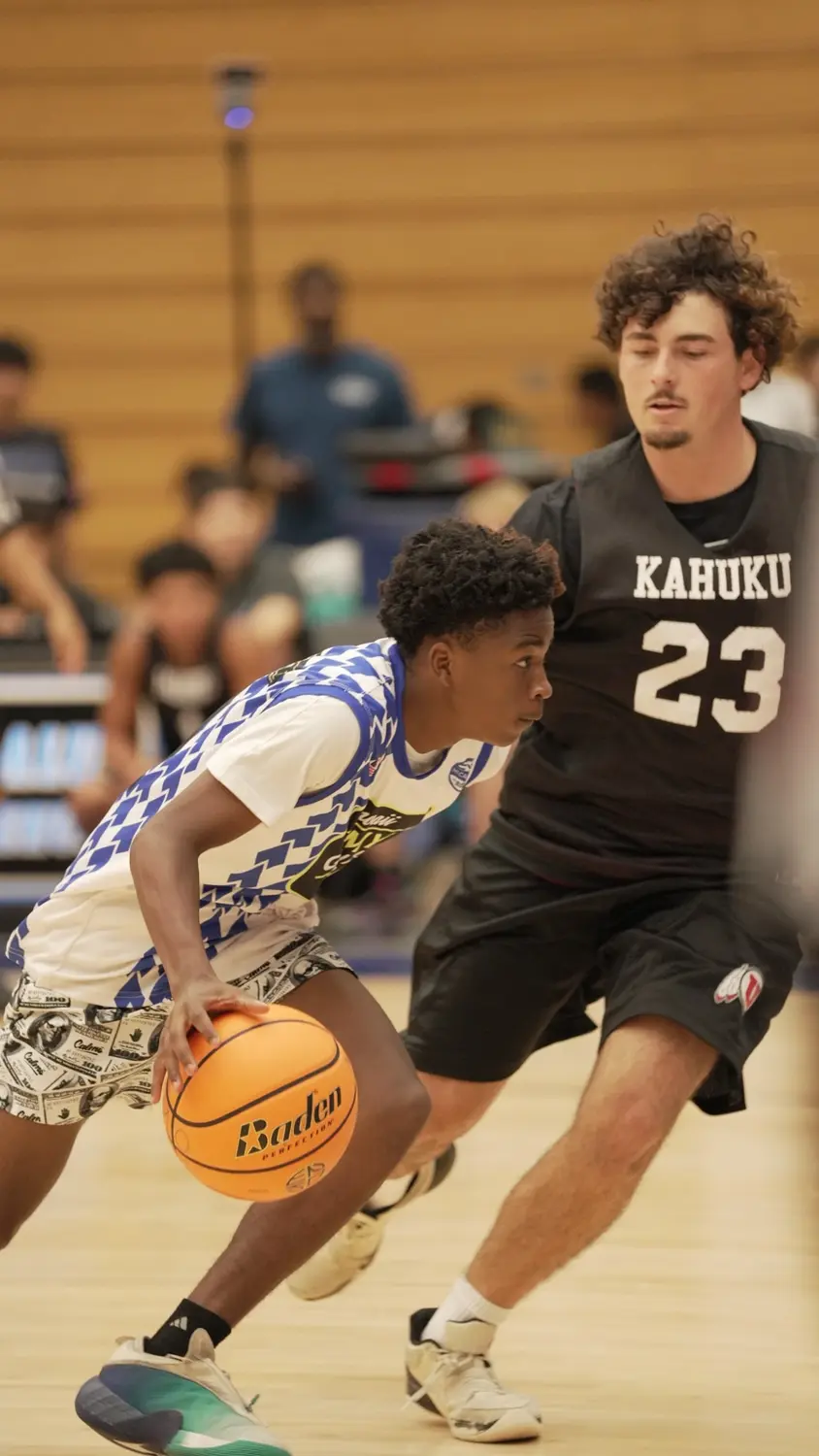 Varsity: Moanalua Fall League ball handler facing an on-ball defender